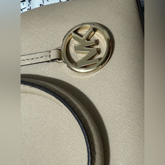 Brand new Michael Kors set - Picture 8 of 9